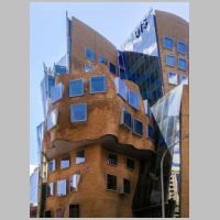 Frank Gehry, Dr Chau Chak Wing building, UTS, Sydney, photo by Ignatzschatz, Wikipedia.jpg